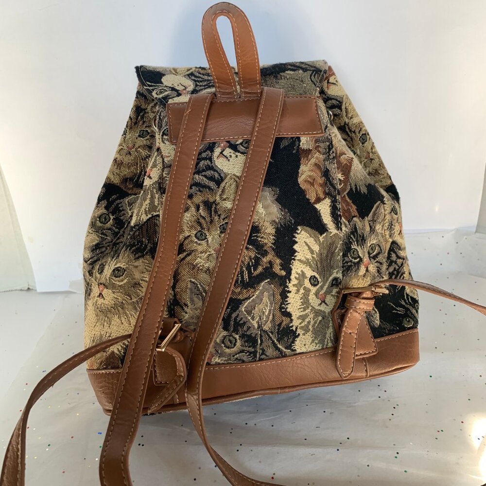Signare Cat Kitten All over Print Tapestry Backpack Tan Drawstring Buckle Snap - Picture 7 of 14